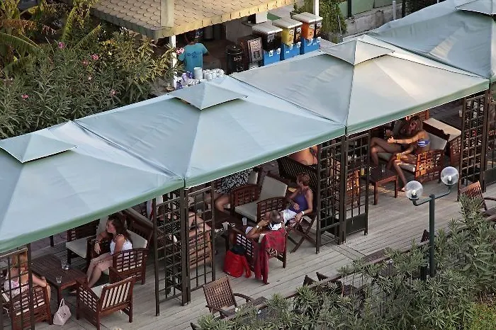 Club Mira Luna מלון